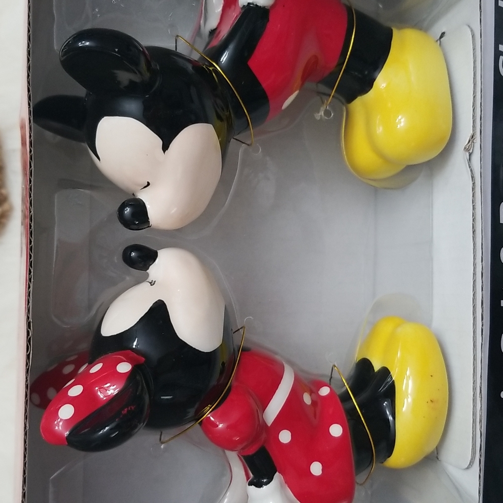 Disney Mickey and Minnie mouse salt & pepper shakers - Picture 2 of 6